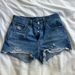 Authentic Levi’s Ripped Jean 501 Shorts
